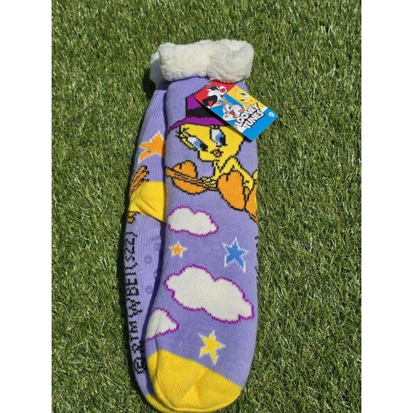 Halloween Tweety Bird Looney Tunes Sherpa Lined Socks No Slip Grippie Bottom NWT - Picture 1 of 7